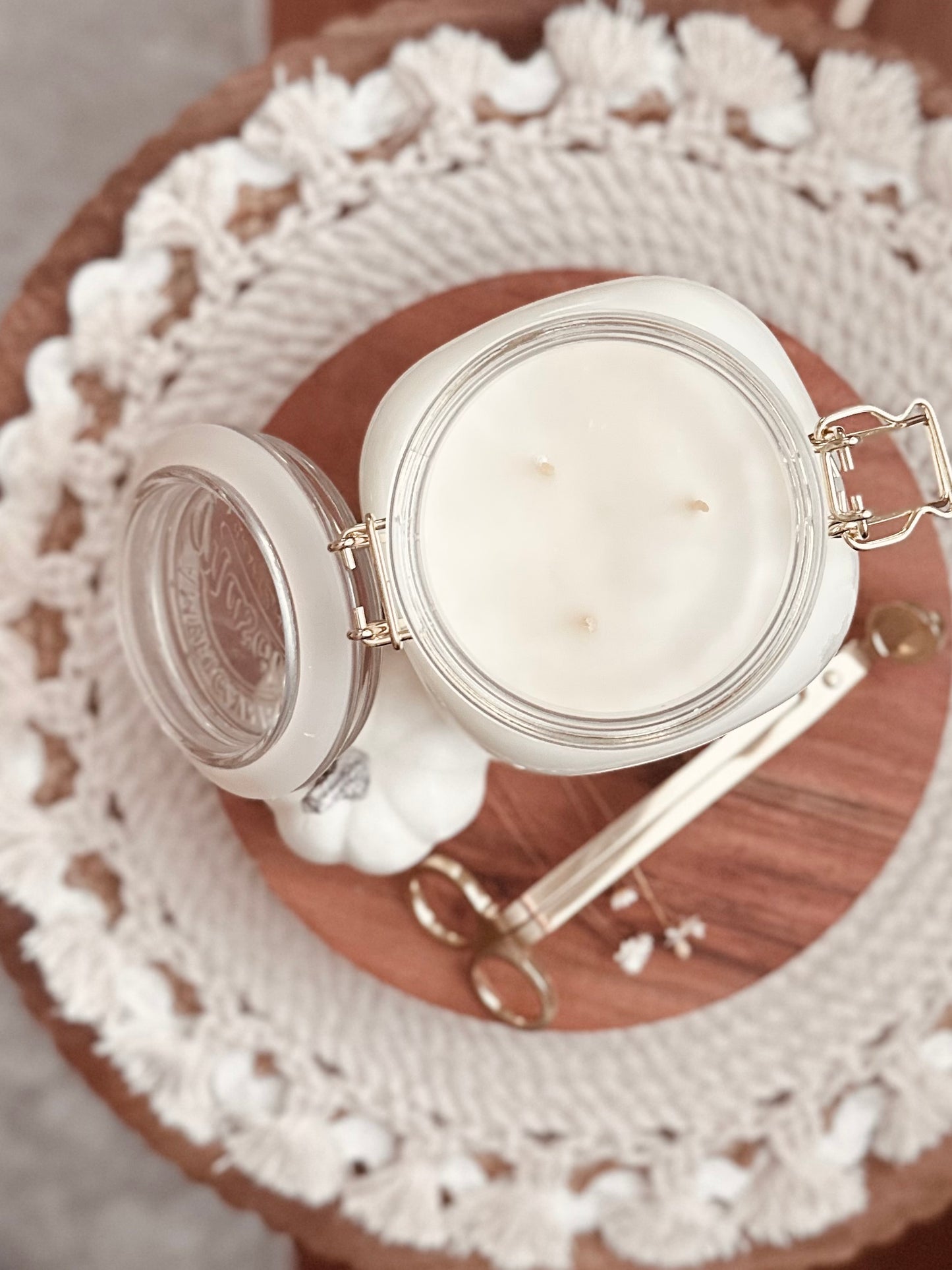 31 oz Gold Flip Lid Mason Jar Candle | Organic Coconut Soy Wax Blend | Non-toxic | Clean burning Home Fragrance